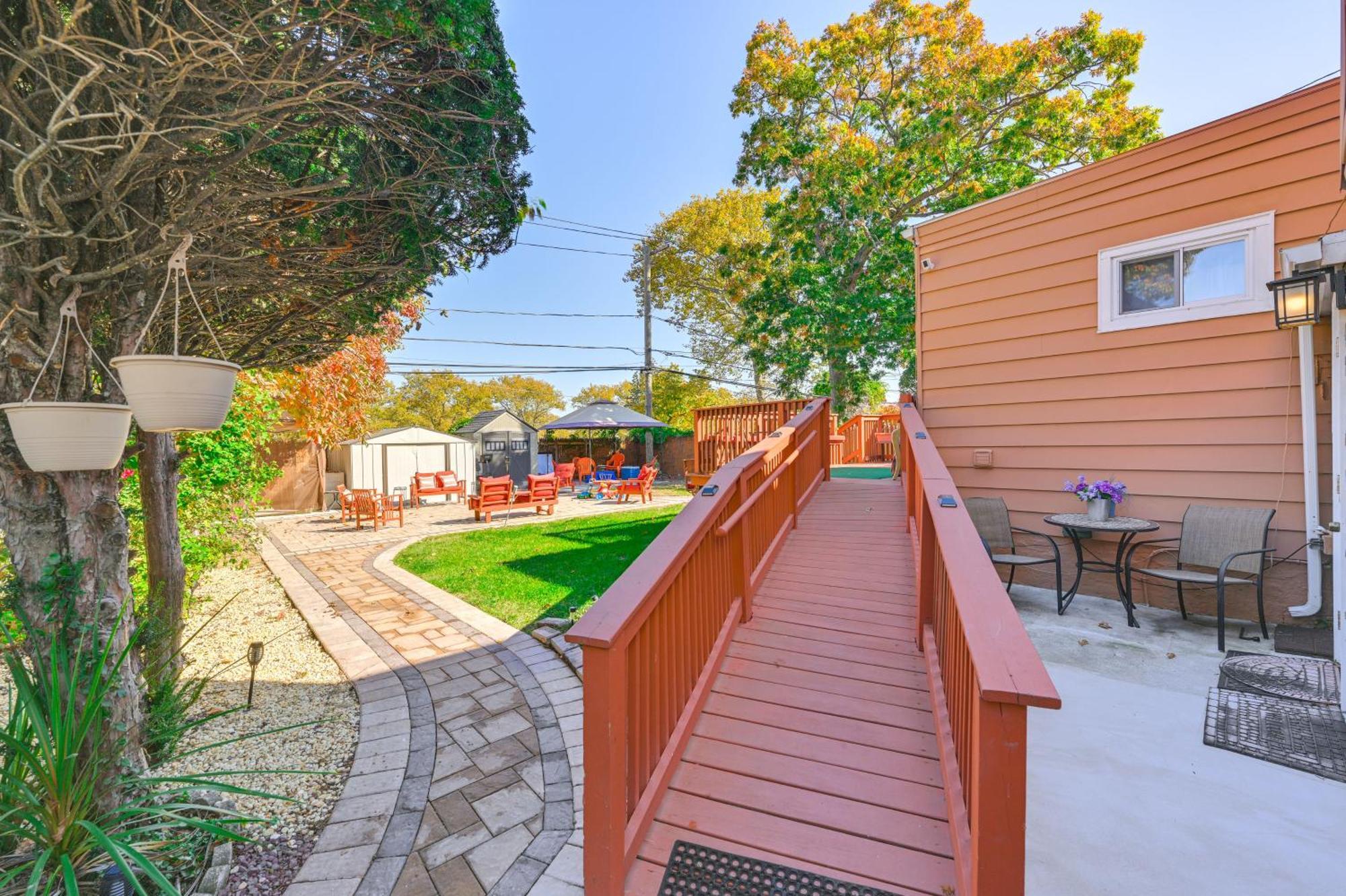 Central Elmont Studio With Great Outdoor Space! Екстериор снимка